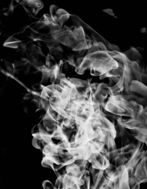 siyah bir arka plan beyaz duman alev