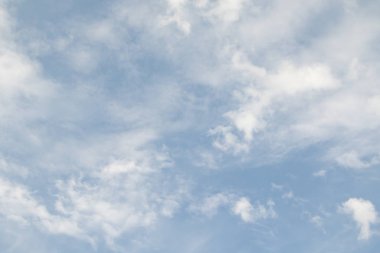 Beyaz bulutlu mavi gökyüzü, doğa arkaplan