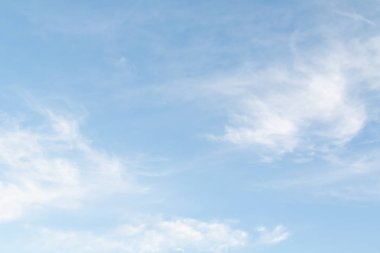 Beyaz bulutlu mavi gökyüzü, doğa arkaplan