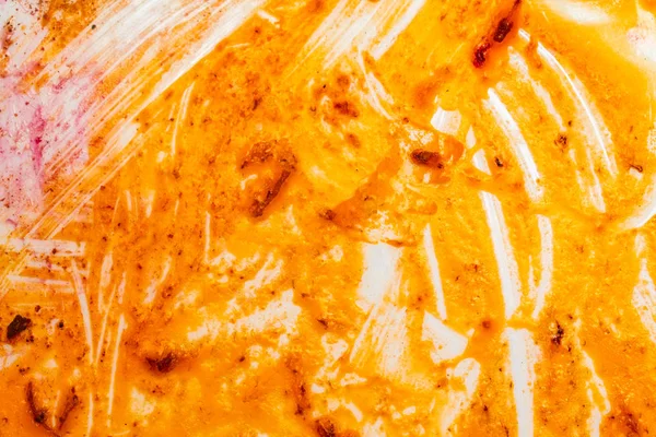 Beyaz Arka Planda Yemekten Sonra Kirli Tabak Kırmızı Domates Salçası — Stok fotoğraf