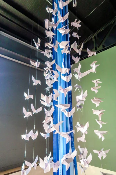 kağıt vinç avize, iç merdiven