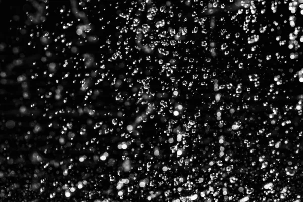 Splash Water Στο Σκοτάδι Μια Σταγόνες Του Νερού Που Φέρουν — Φωτογραφία Αρχείου