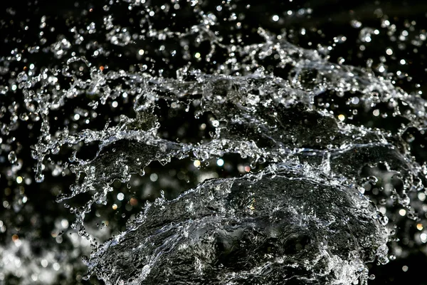 Water Splash Donker Met Een Druppels Water Vliegen Intreepupil Bokeh — Stockfoto