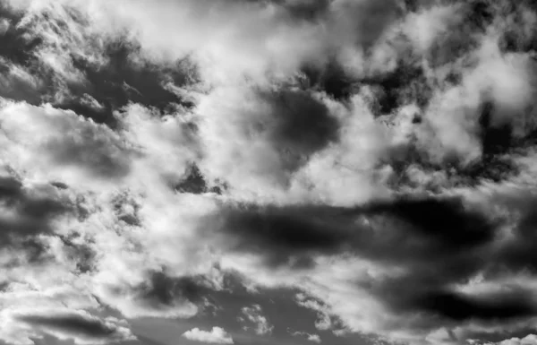 Nubes Sobre Fondo Negro — Foto de Stock