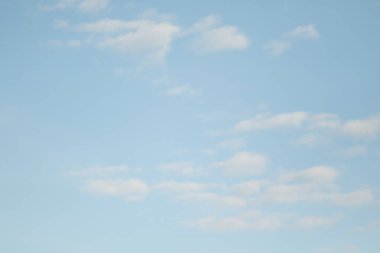 Bulutlu mavi gökyüzü