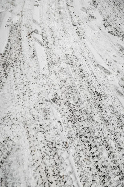 Tracce Auto Sulla Neve Strada Ghiacciata — Foto Stock