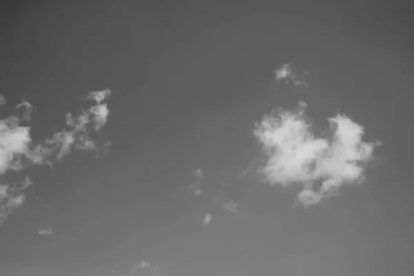 Bulutlar Gökyüzü Siyah Beyaz Fotoğraf — Stok fotoğraf