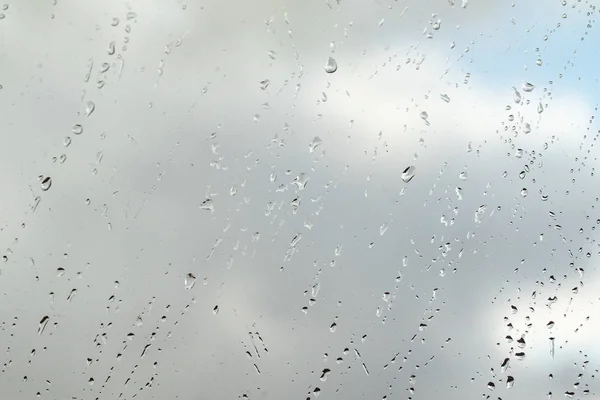 ガラス空を背景に雨滴 — ストック写真