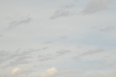 Bulutlu mavi gökyüzü