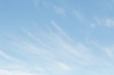 mavi gökyüzü ve beyaz bulutlar gün