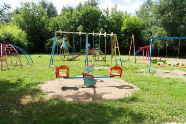 Çocuk Bahçesi ile sallanır park