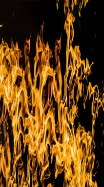 alevler siyah arkaplanda