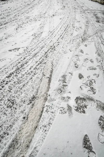 Traços Carros Estrada Gelada Neve — Fotografia de Stock