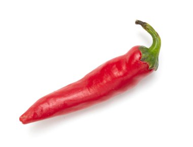 Beyaz arka plan üzerinde izole kırmızı acı biber