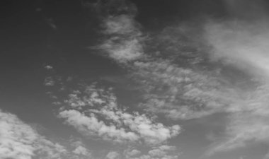 gökyüzü siyah beyaz bulutlar