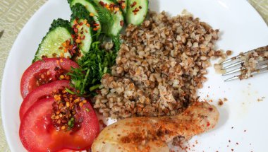 Kahvaltı, Buğday lapası, tavuk, domates salatalık