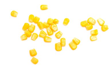 Beyaz arkaplanda izole mısır tohumları