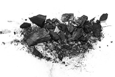 siyah toz toz beyaz arka plan üzerinde kömür