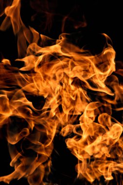 alevler siyah arkaplanda