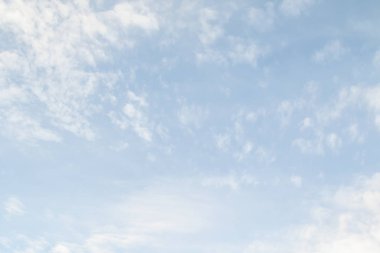 mavi gökyüzü bulutlar doğal görünümünü