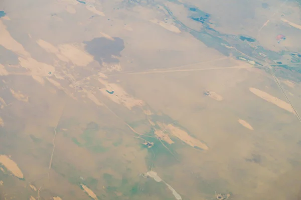 雲が航空機から地面を見る — ストック写真