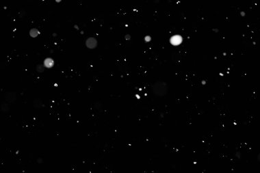 Kar fırtınası doku. Siyah arka plan, ışıkları bokeh vurdu kar taneleri havada uçan