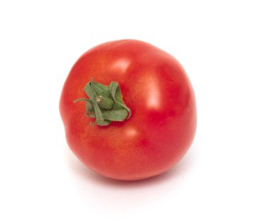 Beyaz arkaplanda kırmızı olgun domates