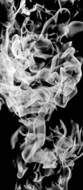 siyah bir arka plan beyaz duman alev