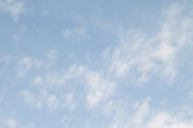 mavi gökyüzü bulutlar doğal görünümünü