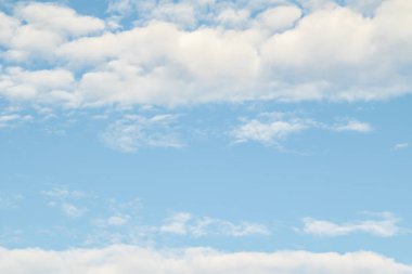 mavi gökyüzü bulutlar doğal görünümünü