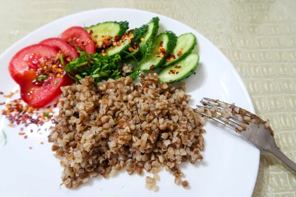 Frukost Bovetegröt Kyckling Tomat Gurka — Stockfoto