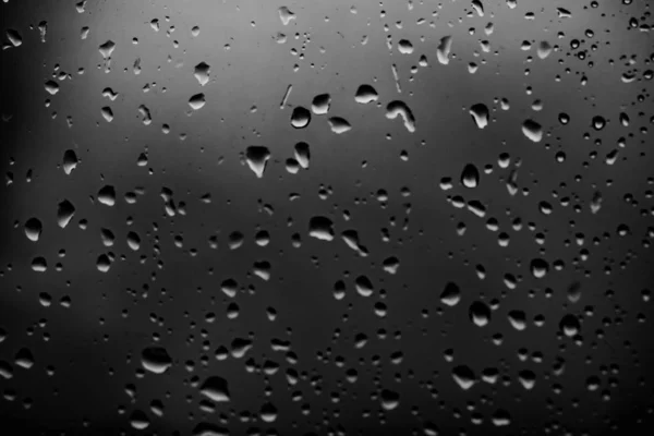 Gotas Lluvia Sobre Fondo Vidrio Oscuro — Foto de Stock