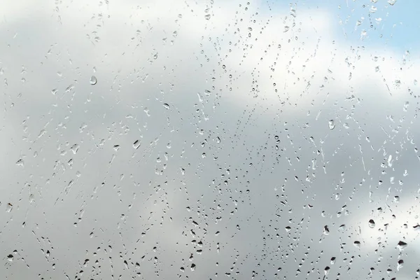 ガラス空を背景に雨滴 — ストック写真