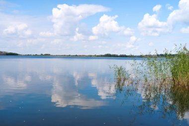 Su birikintisi su kil yol peyzaj