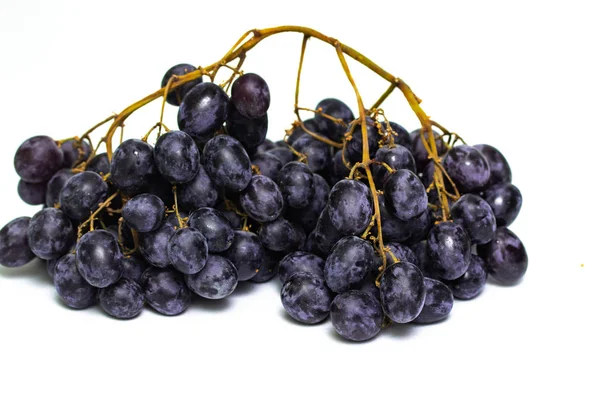 Пучок Темного Винограда Выделенный Белом Фоне — стоковое фото