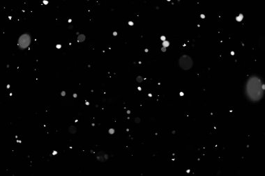 Kar fırtınası doku. Siyah arka plan, ışıkları bokeh vurdu kar taneleri havada uçan