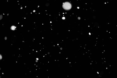 Kar fırtınası doku. Siyah arka plan, ışıkları bokeh vurdu kar taneleri havada uçan