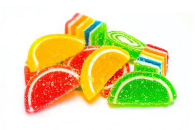 beyaz bir arka plan üzerinde parlak şeker marmelat