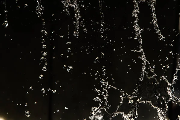 Water Splash Donker Met Een Druppels Water Vliegen Intreepupil Bokeh — Stockfoto