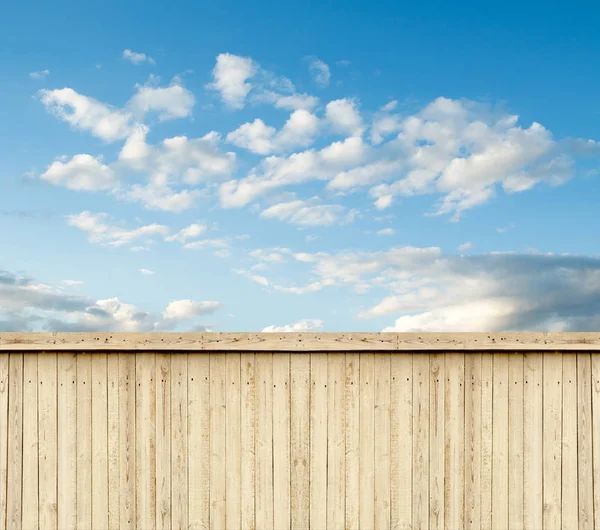 Dřevěný Plot Obloha Mraky — Stock fotografie