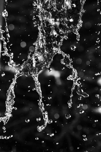 Water Splash Donker Met Een Druppels Water Vliegen Intreepupil Bokeh — Stockfoto