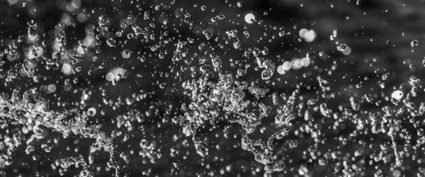 Gotas Agua Aire Sobre Fondo Bokeh Oscuro —  Fotos de Stock