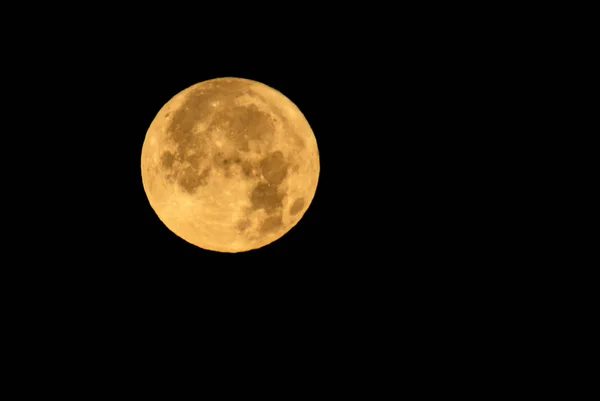 Lua Amarela Céu Negro — Fotografia de Stock