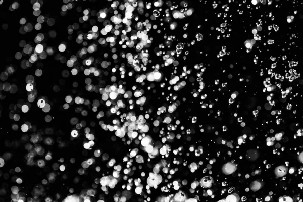 Acqua Spruzzata Buio Con Gocce Acqua Che Volano Bokeh Sfocato — Foto Stock