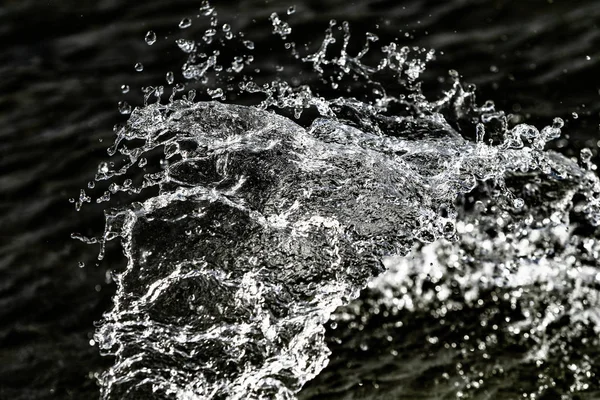 Waterdruppels Lucht Achtergrond Van Een Donker Bokeh — Stockfoto