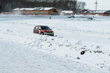 Petropavlovsk, Kazakistan - 6 Mart 2016: Fincan Urallar, Sibirya ve Kazakistan kış parça yarış. Yarış pisti Bishkul Kuzey Kazakistan 2016.
