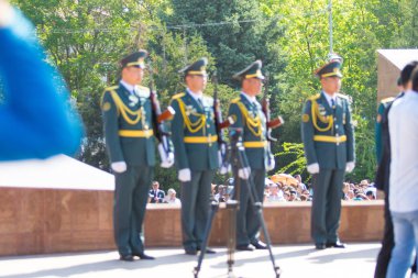 Shymkent, Kazakistan 9 Mayıs 2017: Ölümsüz alayı. Halk festivaller insan. Büyük Vatanseverlik Savaşı 1941-1945, Kızıl Ordu ve Sovyet halkının Zafer Bayramı.