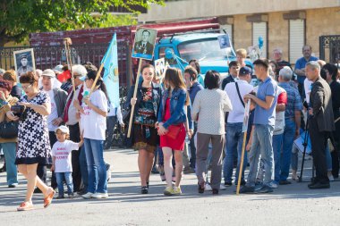 Shymkent, Kazakistan 9 Mayıs 2017: Ölümsüz alayı. Halk festivaller insan. Büyük Vatanseverlik Savaşı 1941-1945, Kızıl Ordu ve Sovyet halkının Zafer Bayramı.