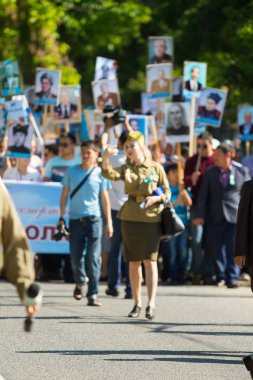 Shymkent, Kazakistan 9 Mayıs 2017: Ölümsüz alayı. Halk festivaller insan. Büyük Vatanseverlik Savaşı 1941-1945, Kızıl Ordu ve Sovyet halkının Zafer Bayramı.