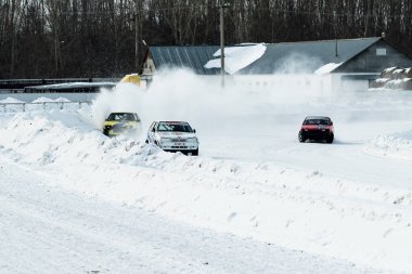 Petropavlovsk, Kazakistan - 6 Mart 2016: Fincan Urallar, Sibirya ve Kazakistan kış parça yarış. Yarış pisti Bishkul Kuzey Kazakistan 2016.